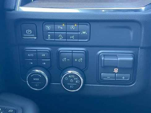 New 2026 Chevrolet Suburban High Country image 18