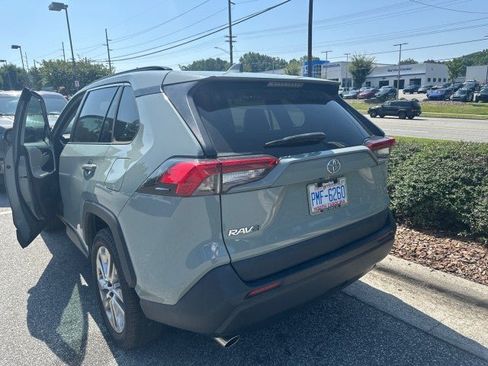 Used 2020 Toyota RAV4 XLE Premium FWD image 4