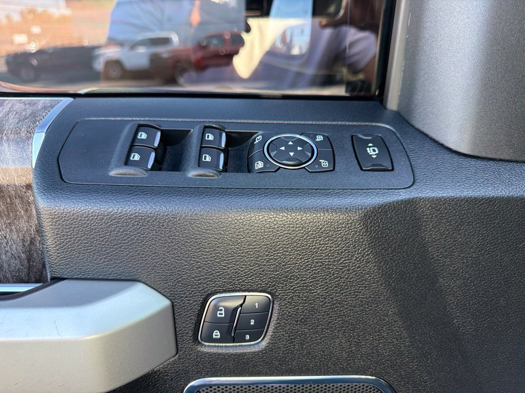 Used 2017 Ford F250 Lariat w/ Lariat Ultimate Package AWD/4WD image 21