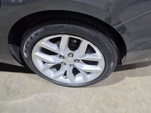 Used 2018 Chevrolet Impala Premier FWD image 18