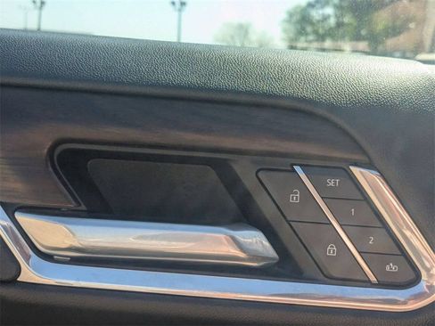 Used 2025 GMC Sierra 1500 SLT RWD image 13