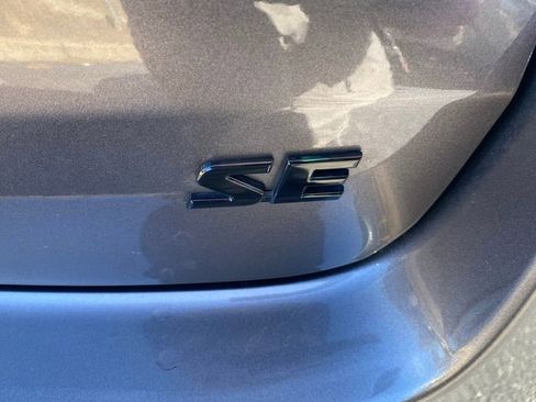 Used 2019 Toyota Highlander SE image 16