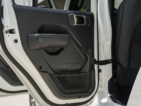 New 2025 Jeep Gladiator Sport image 36