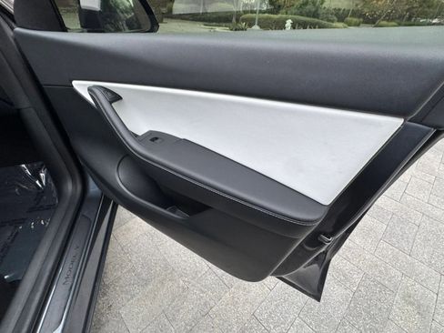 Used 2023 Tesla Model Y Long Range image 24