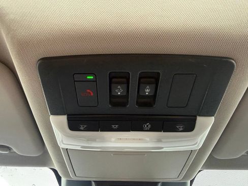 Used 2025 Nissan Rogue Platinum FWD image 13