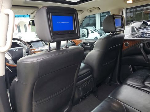 Used 2017 INFINITI QX80 Base w/ Deluxe Technology Package image 16