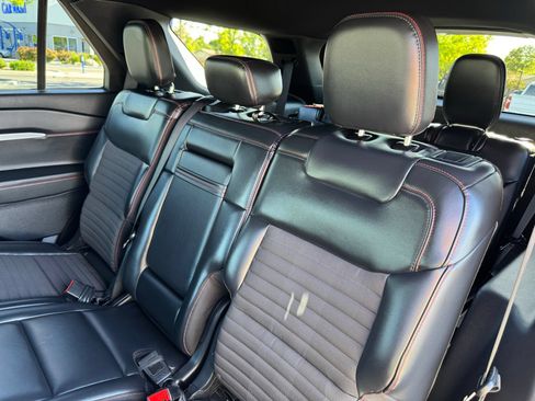 Used 2025 Ford Explorer ST-Line w/ ST-Line Street Pack AWD/4WD image 27