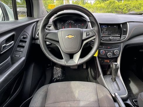 Used 2019 Chevrolet Trax LS FWD image 5
