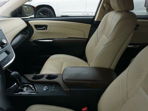 Used 2018 Toyota Avalon Limited image 5