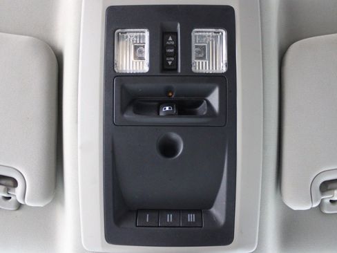 Used 2013 RAM 1500 Laramie w/ Convenience Group image 12