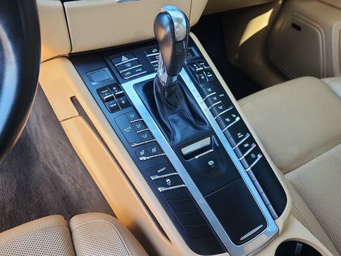 Used 2017 Porsche Macan AWD/4WD image 22