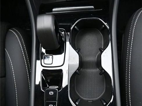 Used 2023 Volvo XC40 B5 Plus w/ Protection Package Premier image 10