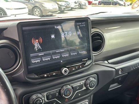 Used 2018 Jeep Wrangler Unlimited Sport S AWD/4WD image 19