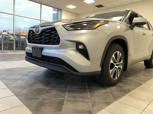 Used 2023 Toyota Highlander XLE image 16