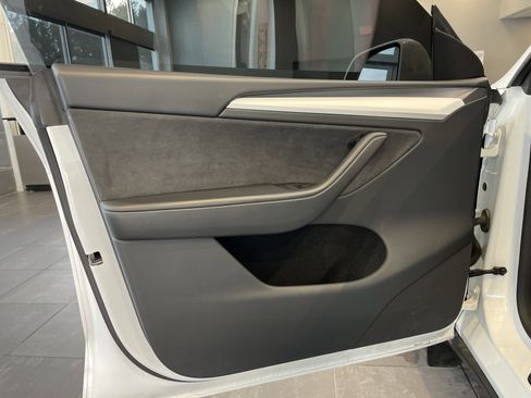Used 2023 Tesla Model Y Long Range AWD/4WD image 14