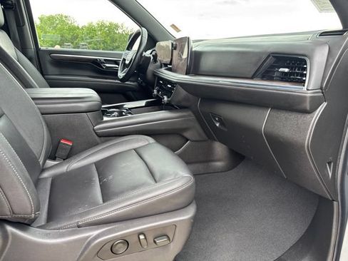 Used 2025 Chevrolet Tahoe LT AWD/4WD image 15