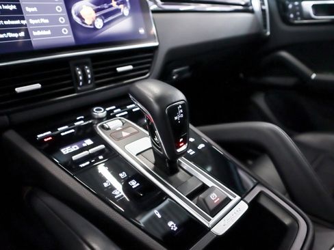 Certified 2023 Porsche Cayenne S image 15