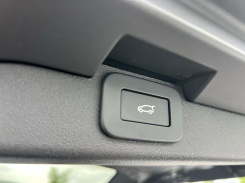 Certified 2023 Land Rover Discovery HSE R-Dynamic AWD/4WD image 35