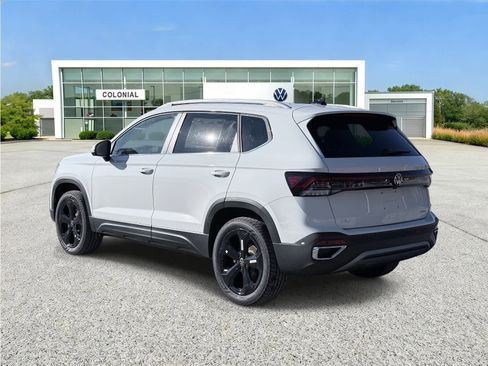 New 2026 Volkswagen Taos SEL image 3