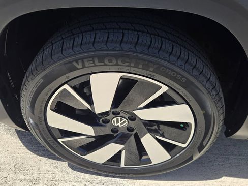 Certified 2024 Volkswagen Atlas Cross Sport SE FWD image 7