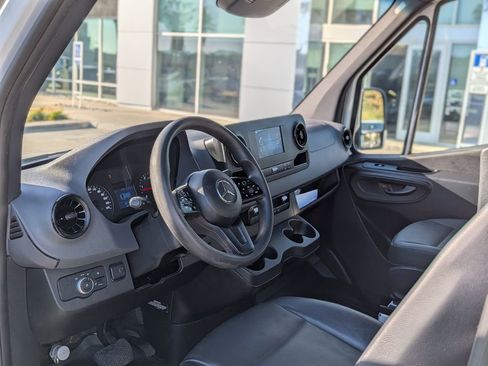 Used 2020 Mercedes-Benz Sprinter 2500 image 13