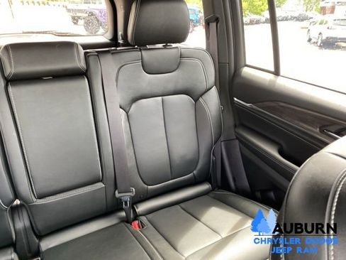 Used 2023 Jeep Grand Cherokee Overland AWD/4WD image 20