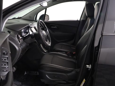 Used 2018 Chevrolet Trax LT w/ Sun & Sound Package image 23