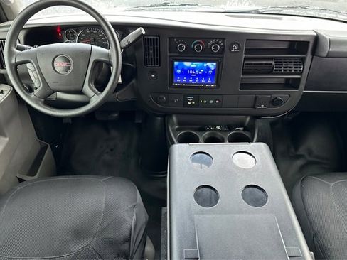 Used 2018 GMC Savana 3500 LT w/ LT Preferred Equipment Group image 16