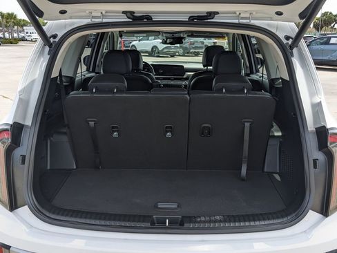 Certified 2024 Kia Telluride EX w/ EX Captain's Chair Package FWD image 12