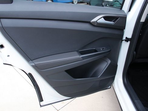 New 2026 Volkswagen Taos SE image 27