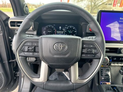 Used 2025 Toyota 4Runner TRD Off-Road Premium image 16