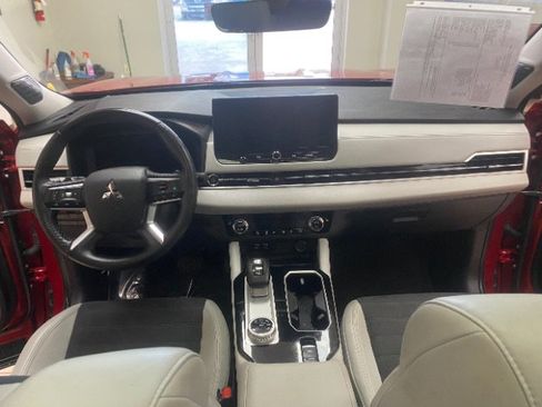 Used 2025 Mitsubishi Outlander SE FWD image 20