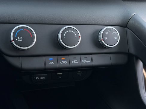 Used 2024 Hyundai Elantra SE FWD image 19