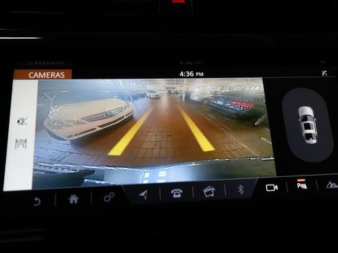 Used 2018 Land Rover Discovery HSE AWD/4WD image 19