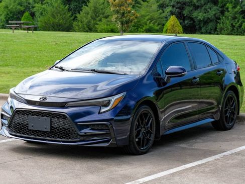 Used 2024 Toyota Corolla SE FWD image 3