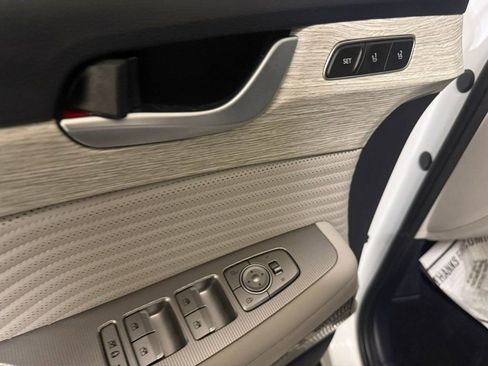 Used 2023 Hyundai Palisade Calligraphy image 23