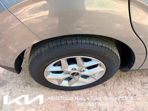 Certified 2025 Kia Soul LX w/ LX Technology Package FWD image 10