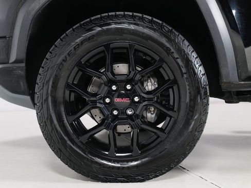 Used 2023 GMC Canyon Denali w/ Denali Black Edition AWD/4WD image 9