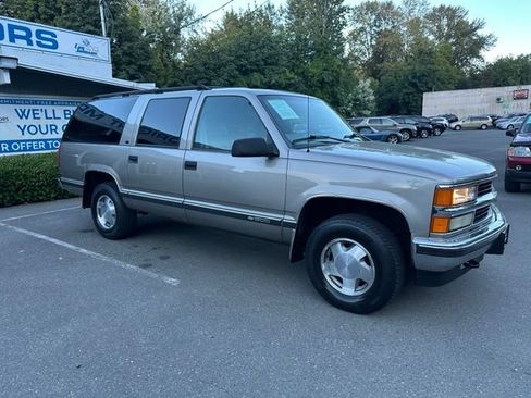 Used 1999 Chevrolet Suburban 4WD image 3