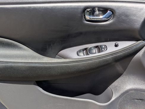 Used 2025 Nissan Leaf S FWD image 11