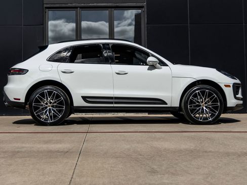 Certified 2026 Porsche Macan AWD/4WD image 12