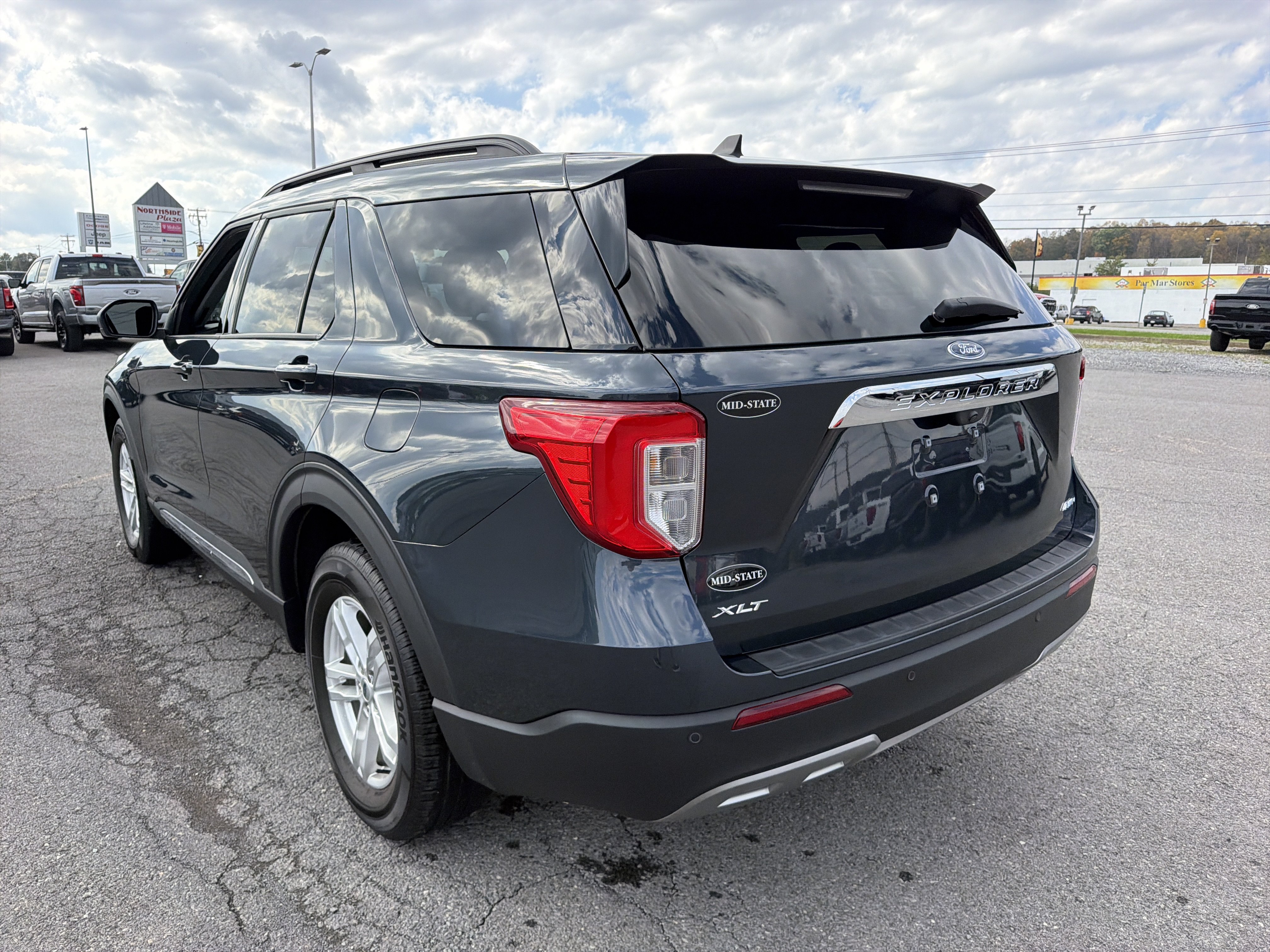 Used 2023 Ford Explorer XLT w/ Equipment Group 202A AWD/4WD image 6