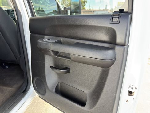 Used 2013 Chevrolet Silverado 2500 LT w/ Interior Plus Package image 13