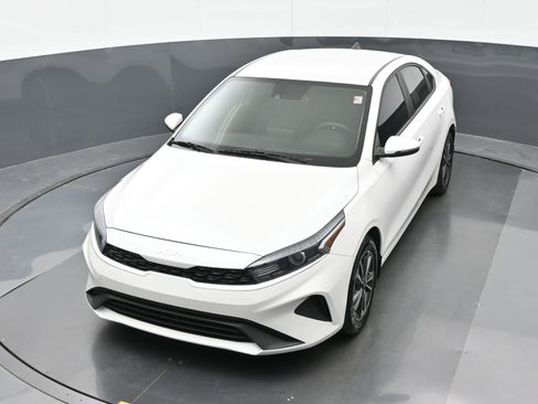 Used 2023 Kia Forte LXS w/ LXS Technology Package FWD image 35