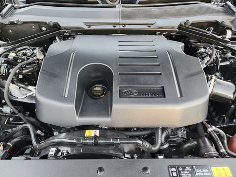 Certified 2025 Land Rover Defender 130 S image 33