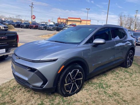 New 2026 Chevrolet Equinox EV LT image 8