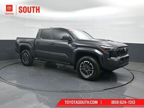 Used 2024 Toyota Tacoma TRD Sport w/ TRD Sport Upgrade Package AWD/4WD image 4