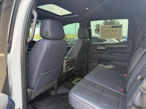 Used 2023 Chevrolet Silverado 1500 High Country w/ High Country Premium Package AWD/4WD image 14
