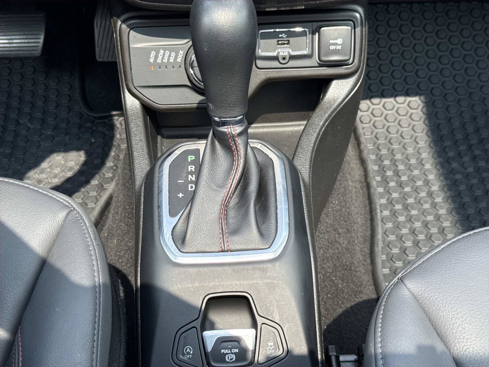 Used 2023 Jeep Renegade Trailhawk w/ Sun/Sound Group AWD/4WD image 13