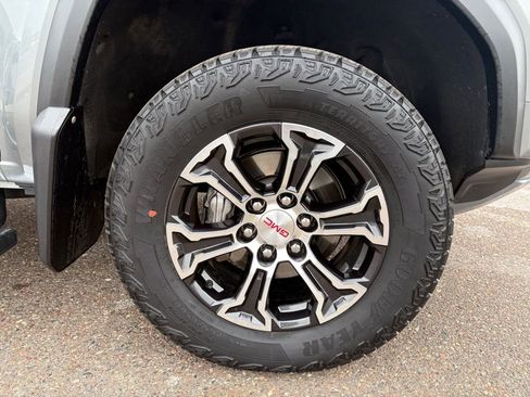 Used 2024 GMC Canyon AT4 w/ AT4 Premium Package image 11